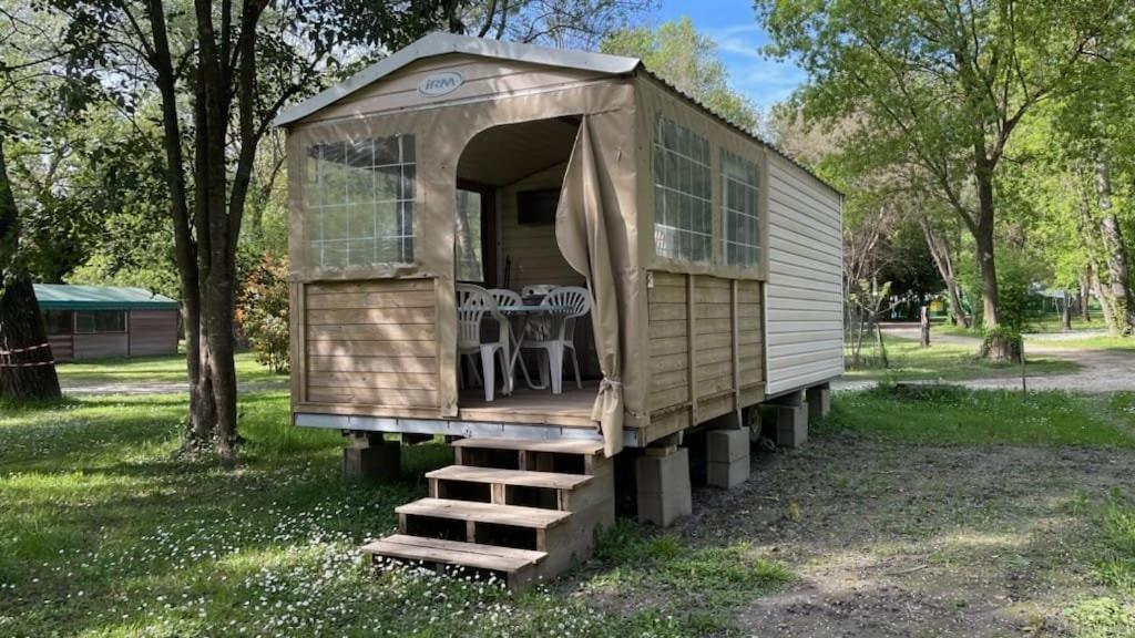 Camping Du Lion Bourg-Saint-Andeol Bagian luar foto