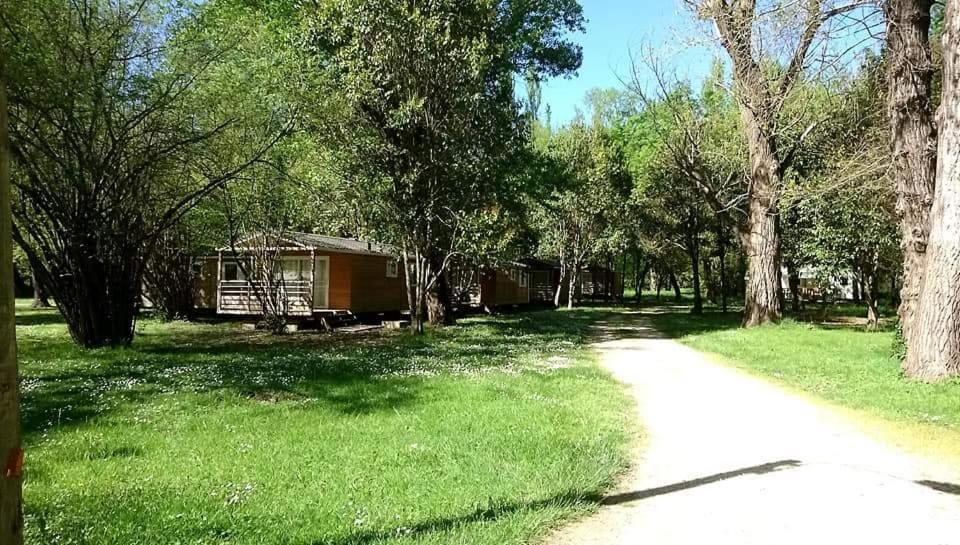 Camping Du Lion Bourg-Saint-Andeol Bagian luar foto