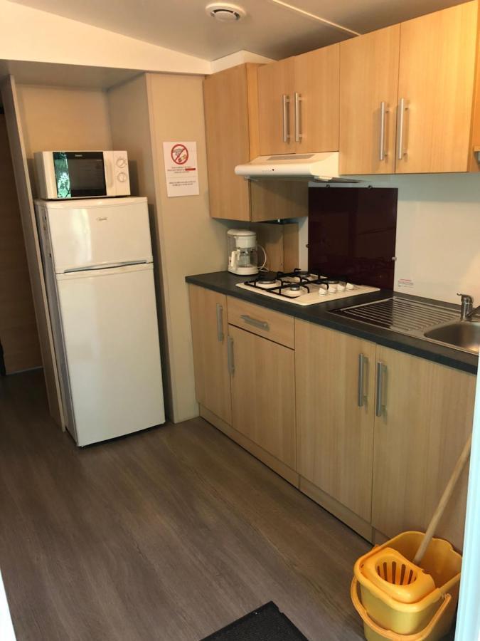 Camping Du Lion Bourg-Saint-Andeol Bagian luar foto