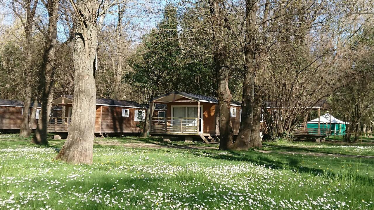 Camping Du Lion Bourg-Saint-Andeol Bagian luar foto